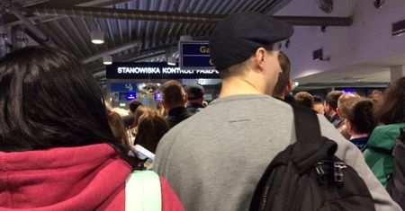 Dantejskie sceny na gdańskim lotnisku. 30 pasażerów nie weszło do samolotu
