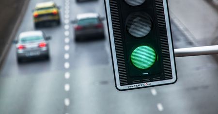 Warszawa. Kolejne auto pomazane sprejem. "Nie stawaj tu!"