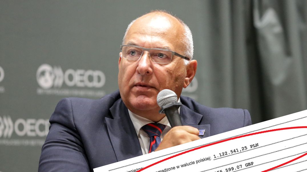 Minister finansów jest też milionerem. W swoim oświadczeniu majątkowym wykazał oszczędności w wysokości ponad 1,12 mln zł oraz 255 tys. funtów brytyjskich (niecałe 1,3 mln zł).