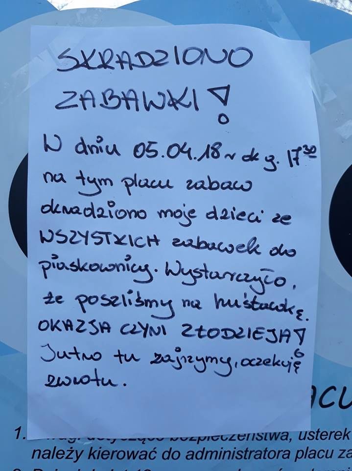 Skradziono zabawki z piaskownicy. "To nie pierwszy raz"