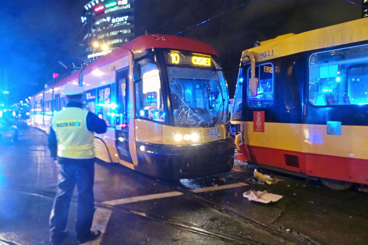 Zderzenie tramwajów w Warszawie. Utrudnienia w kursowaniu 9 linii