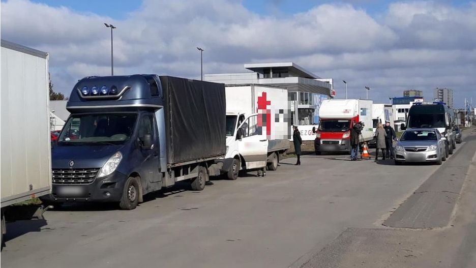 Przeładowane dostawczaki to niestety codzienność polskich dróg