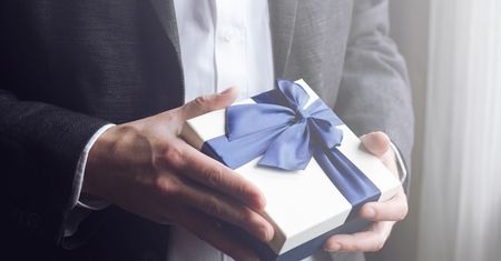 Prezent na Dzień Mężczyzny. W tym roku postaw na coś oryginalnego