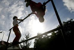 Jelenia Góra. 3,5-latka zginęła pod przewróconym trzepakiem