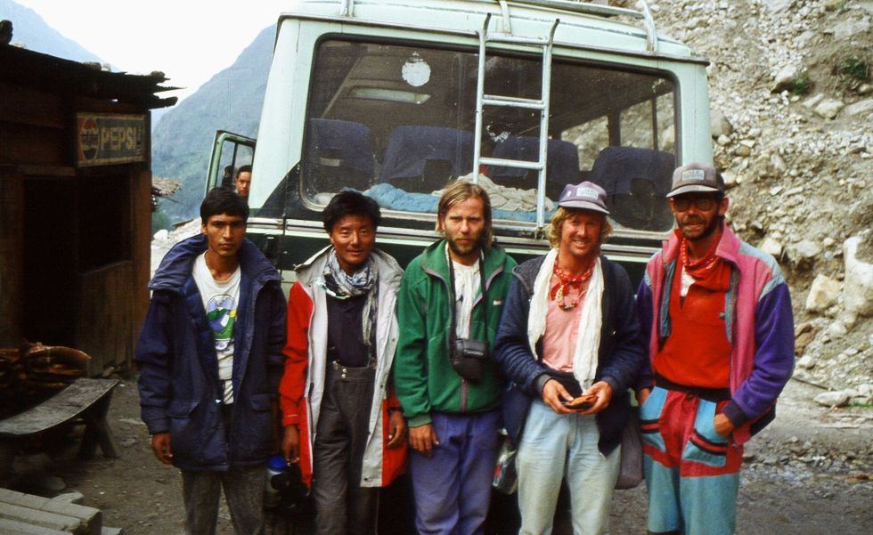Artur Hajzer, Gary Ball i Rob Hall w drodze ciężarówką do obozu, z którego ruszyli na Lho La po Andrzeja Marciniaka 