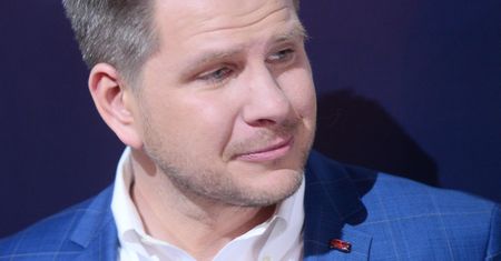Koronawirus. Filip Chajzer pokazał kolejkę do urzędu. "Czy ja przesadzam?"