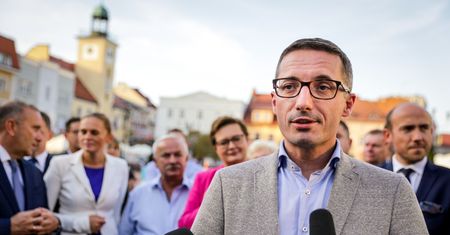 Prezydent Rybnika po alkoholu za kierownicą. Żądał badania krwi