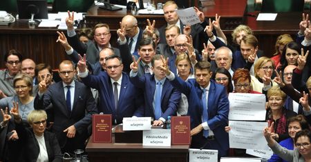 Poseł Szczerba pozwał marszałka Kuchcińskiego. Za wykluczenie z obrad Sejmu
