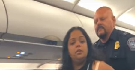 Samolot awaryjnie lądował. Wszystko przez histerię pasażerki [Wideo]