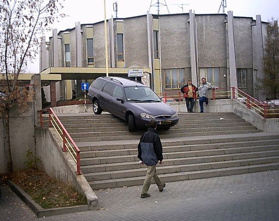 Parkowanie - byle jak, byle gdzie - zobacz zdjęcia!