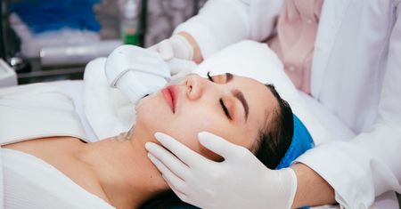 Laminowanie rzęs. Zrezygnuj z przedłużania i postaw na naturalność