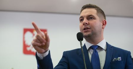 Kłótnia na prawicy. Patryk Jaki broni Borysa Budki, Ryszard Czarnecki oburzony
