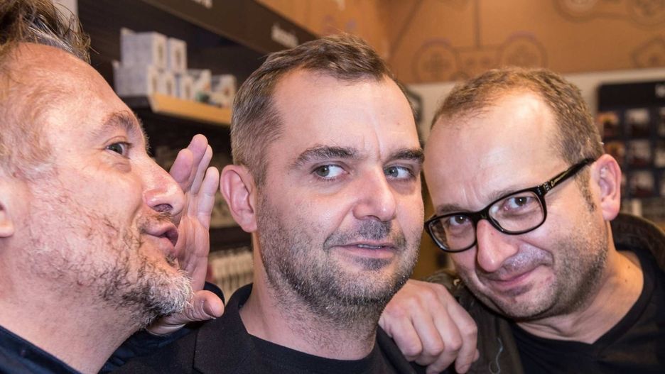 Paweł Koślik (w środku) z twórcami "Ucha Prezesa" - Mikołajem Cieślakiem i Robertem Górskim
