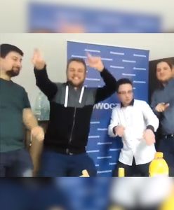 Alkoholowa libacja działaczy Nowoczesnej. Na stole wódka, w tle wulgarna muzyka Liroya