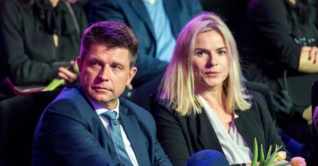 Nowoczesna niknie w oczach. Polacy pozytywnie o odejściu czołowych polityków