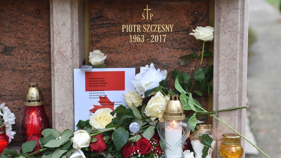 29 października zmarł Piotr Szczęsny, który podpalił się przed Pałacem Kultury i Nauki