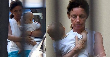 TYLKO U NAS! 60-letnia Barbara Sienkiewicz na spacerze z bliźniakami. Mamy pierwsze zdjęcia najstarszej matki w Polsce z dziećmi [PAPARAZZI]