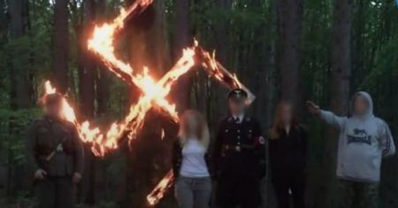 "Za…ć go nożem". Skandaliczne słowa pod adresem Tuska wykrzyczała pracownica sądu
