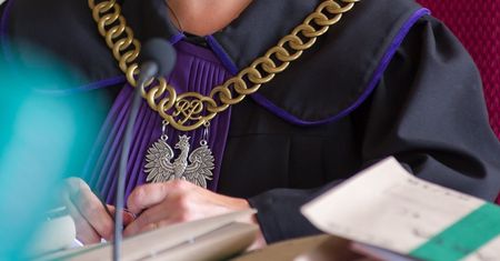 Opolskie: 23-latek idąc ulicą bez powodu dźgnął nożem znajomego. Jest akt oskarżenia
