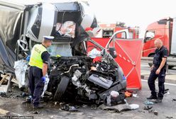 A4 zablokowana. Bus wbił się w ciężarówkę, kierowca nie żyje