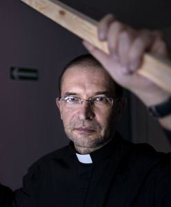 NEWS WP. Ksiądz Stryczek składa rezygnację. Nie jest już prezesem "Szlachetnej Paczki"