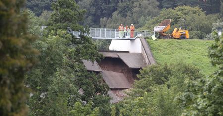 Wielka ewakuacja w Whaley Bridge. 6,5 tys. osób zagrożonych podtopieniem