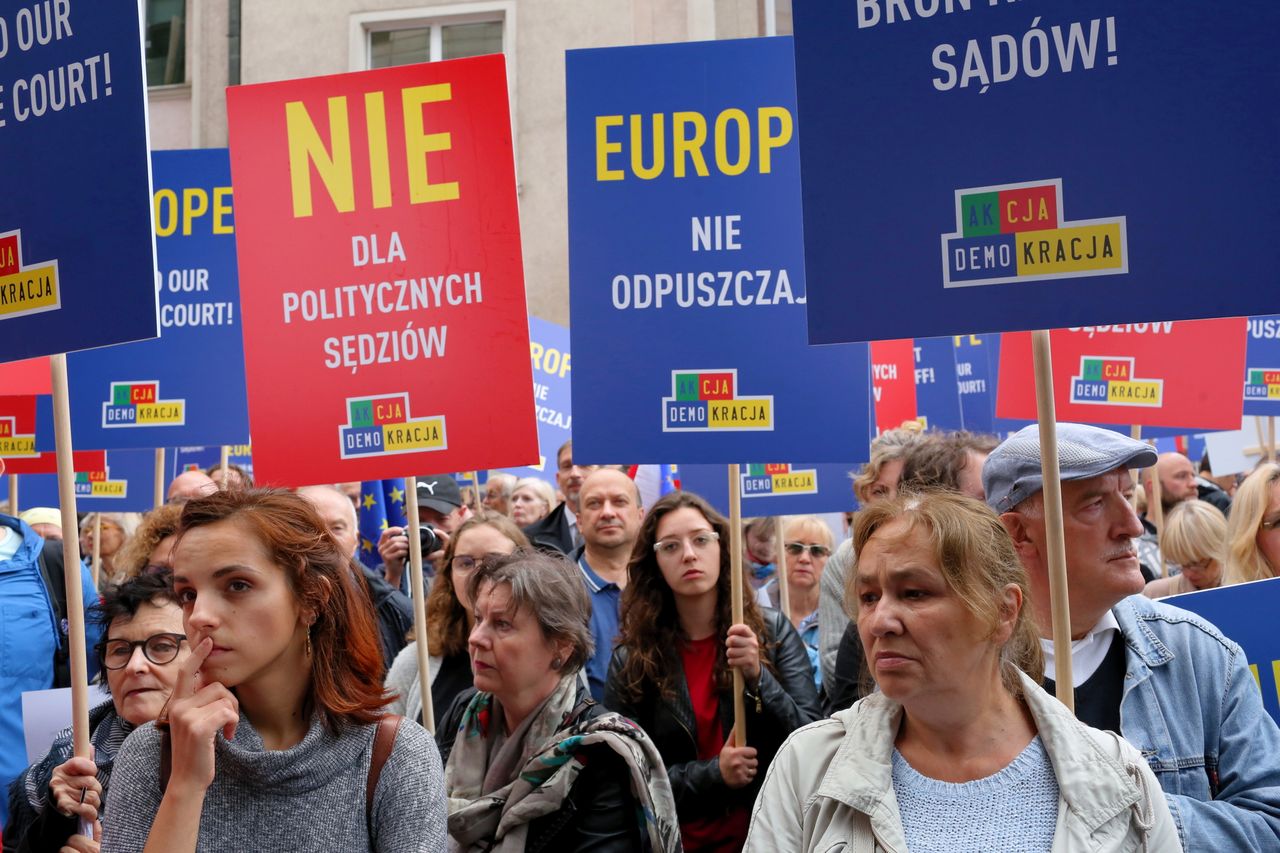 Manifestowali w obronie polskiego sądownictwa. "Europo nie odpuszczaj"