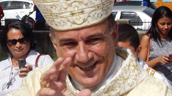 Biskup Ribeiro podejrzewany jest o stworzenie szajki złodziei