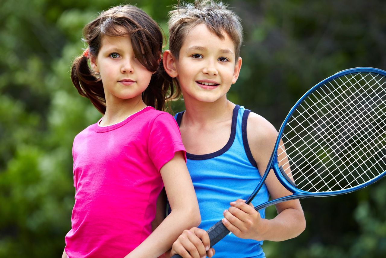 Bawi i rozwija. 8 powodów, dla których tenis jest idealnym sportem dla dziecka