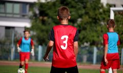 Piorun uderzył w bramkę podczas meczu dzieci. Chłopiec na chwilę stracił słuch