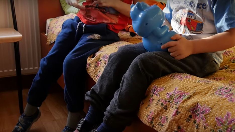 Chłopcy mają od roku do sześciu lat