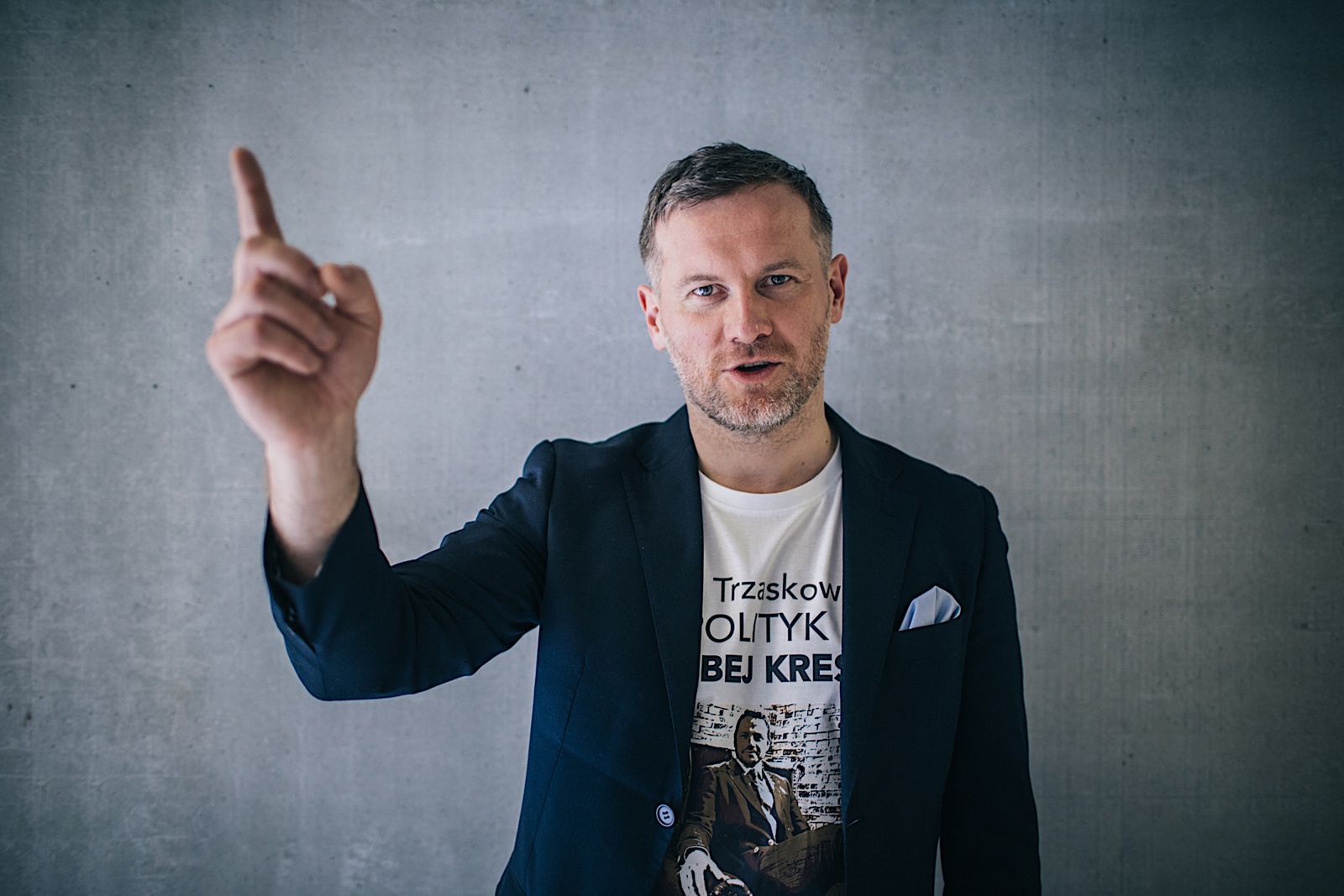 Przed laty pracował z Trzaskowskim w Brukseli, dziś niszczy wizerunek polityka PO 