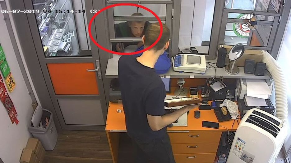 Napad. Funkcjonariusze szukają mężczyzny ze zdjęcia.