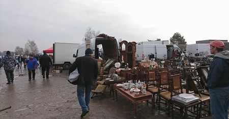Takie miejsca przetrwają nawet zakaz handlu. Na lokalnych targowiskach tłumy