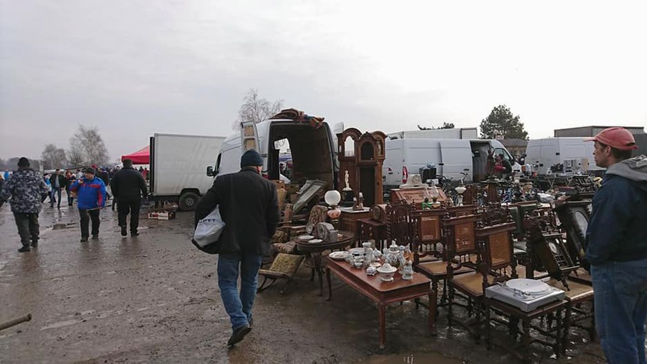 Na giełdzie w Słomczynie niedaleko Grójca nikt zakazem handlu się nie przejmuje.