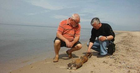 Zachodniopomorskie: Bałtyk wyrzucił na brzeg karabin z czasów II wojny światowej