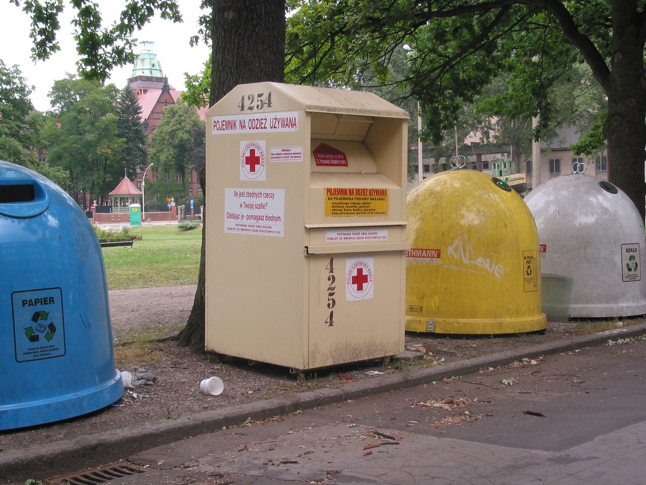 Trzydziestolatek zginął w pojemniku na używaną odzież