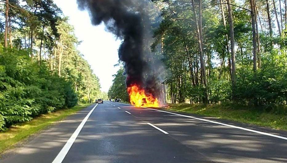 Palił się samochód na krajowej 11