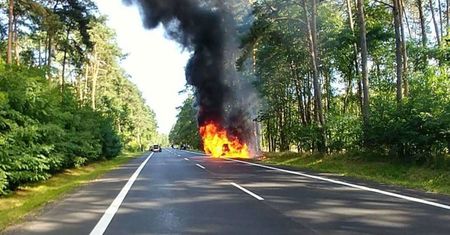 Palił się samochód na krajowej 11