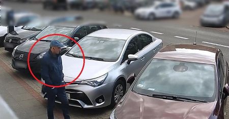 Warszawa. Skradziono ponad 120 tysięcy. Torba pełna pieniędzy leżała w aucie