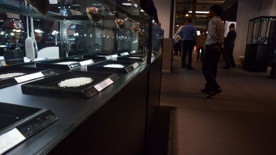 Warszawa. Jubilerzy ostrzegają przed złodziejami, którzy okradli salony w stolicy 7, 14 i 21 października