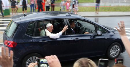 Samochody papieża Franciszka na aukcji