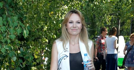 Zjawiskowa Anna Guzik w prześwitującej bluzce na prezentacji ramówki TVN