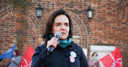 "Z dumą noszę serduszko i tak będzie dalej". Szefowa Szlachetnej Paczki po odejściu Owsiaka