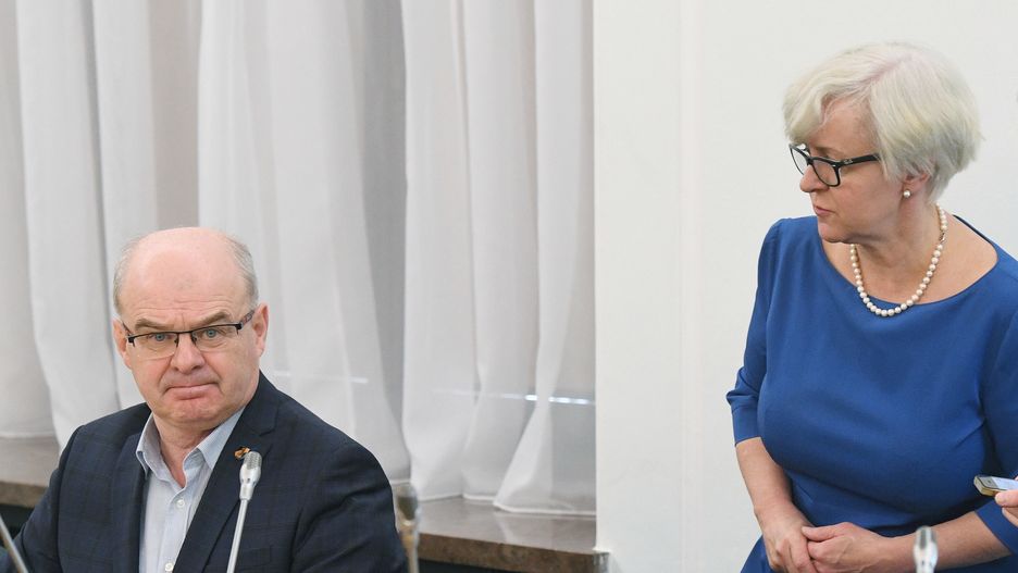 Gen. Waldemar Skrzypczak i Joanna Kluzik-Rostkowska na posiedzeniu komisji śledczej PO