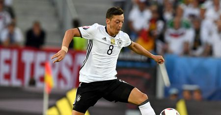 Mesut Ozil skasowany z chińskiej wersji PES 2020. Powodem krytyka Chin