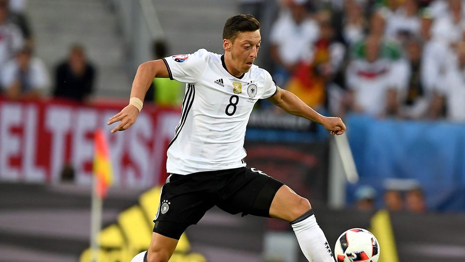 Ozil zniknie z chińskiej wersji PES 2020