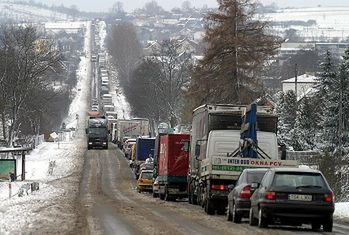 Usuwanie awarii po wichurach i śnieżycach