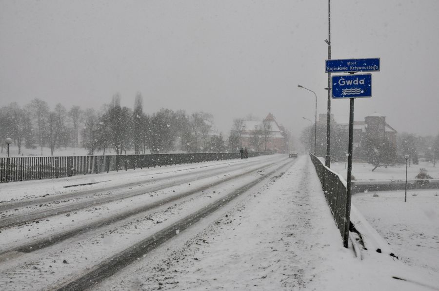 Idzie śnieżyca. Możliwa też gołoledź