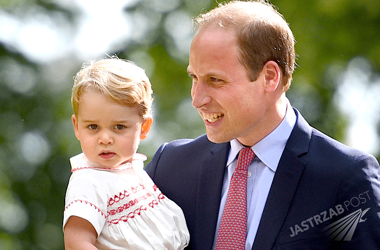 Rodzina Królewska pokazała oficjalne zdjęcie z okazji 2. urodzin księcia George'a. "Oddaje ono bardzo szczęśliwy moment"[wideo]
